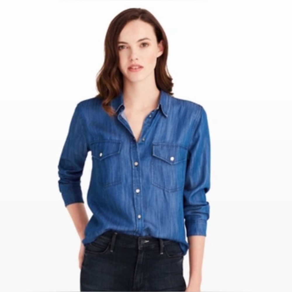 💙NWOT💙 Club Monaco Riley Shirt in Denim